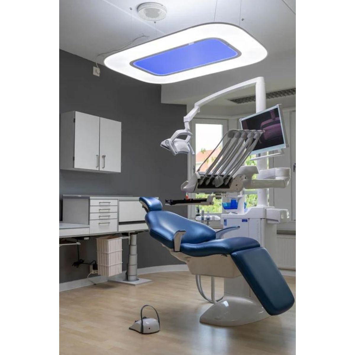 D-Tec Dental Surgery LED Light with Dimmer and Remote&nbsp;Cloud C209 (9128279408950)