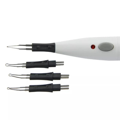 The image shows a VSDent C-Blade Cordless Gutta Percha Cutter with a white body, black power button, and red indicator light. It has a pointed soldering tip installed and four additional interchangeable tips arranged beside it, with three rounded loop tips and one pointed tip. (4119993319523)